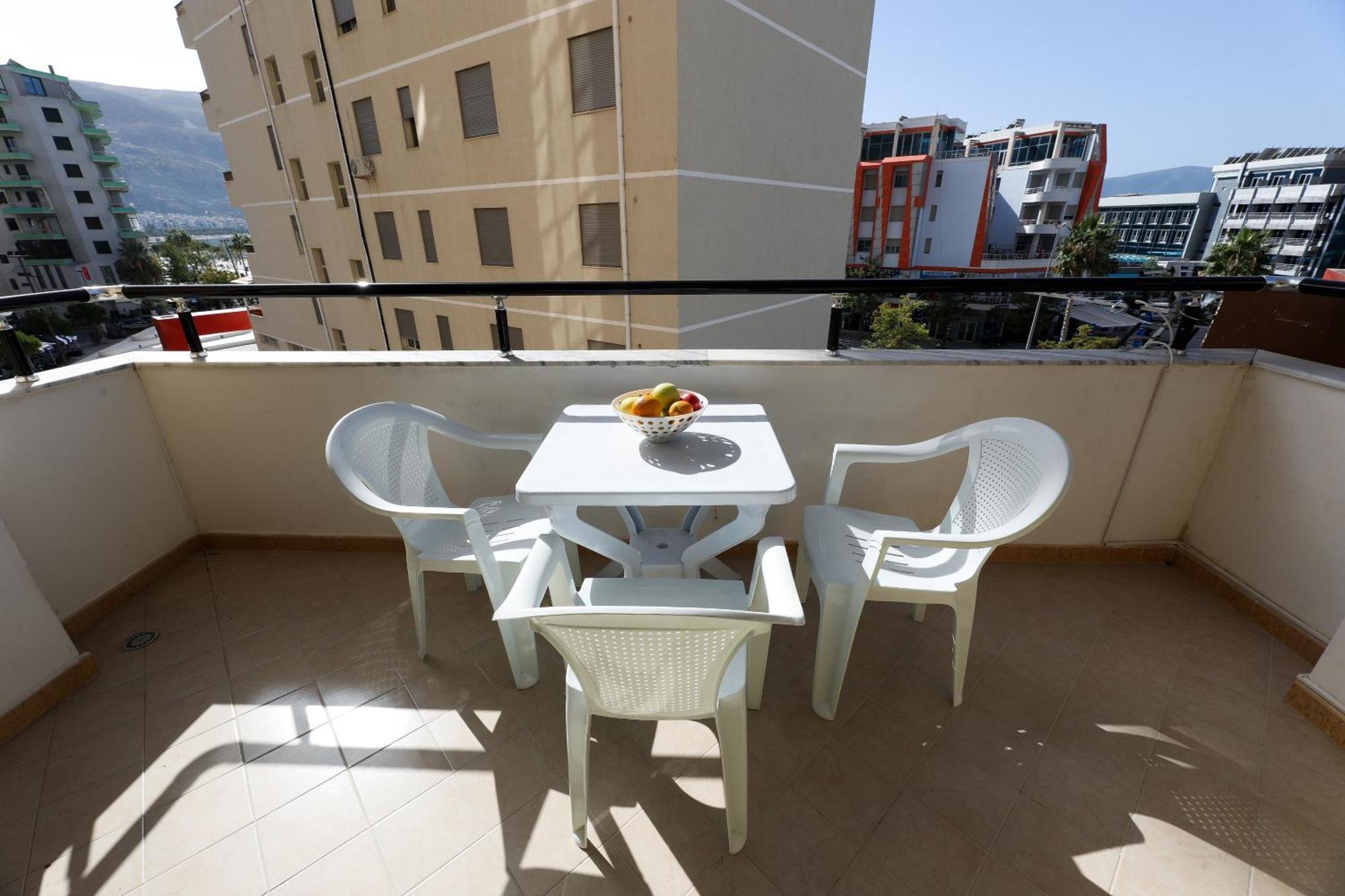 Noa Apartments Вльора Екстер'єр фото